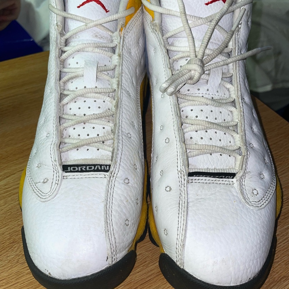 Jordan White and Yellow Sneakers Jordan 13 del sol